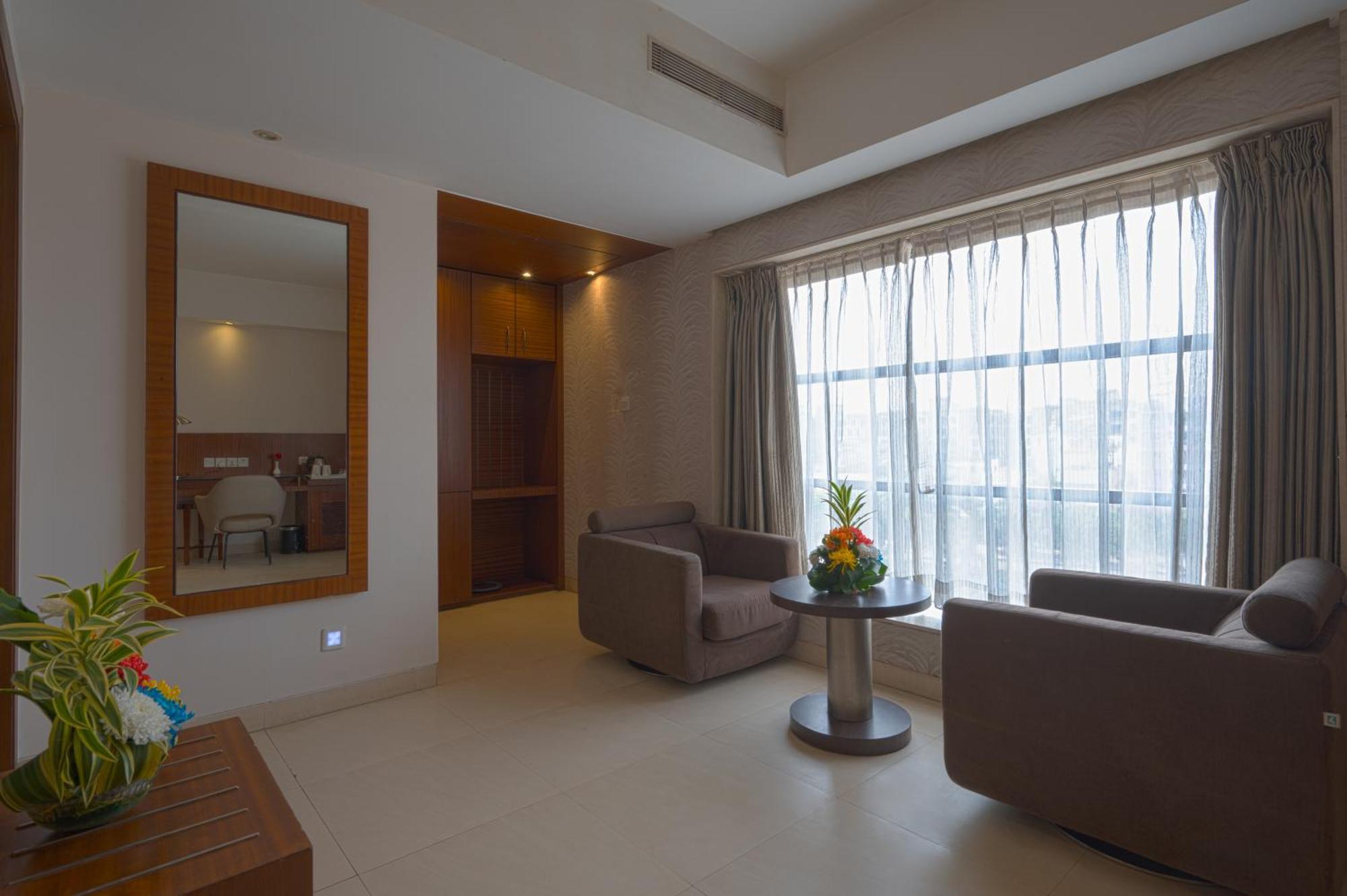Hotel Celesta - Kalkuta Zewnętrze zdjęcie