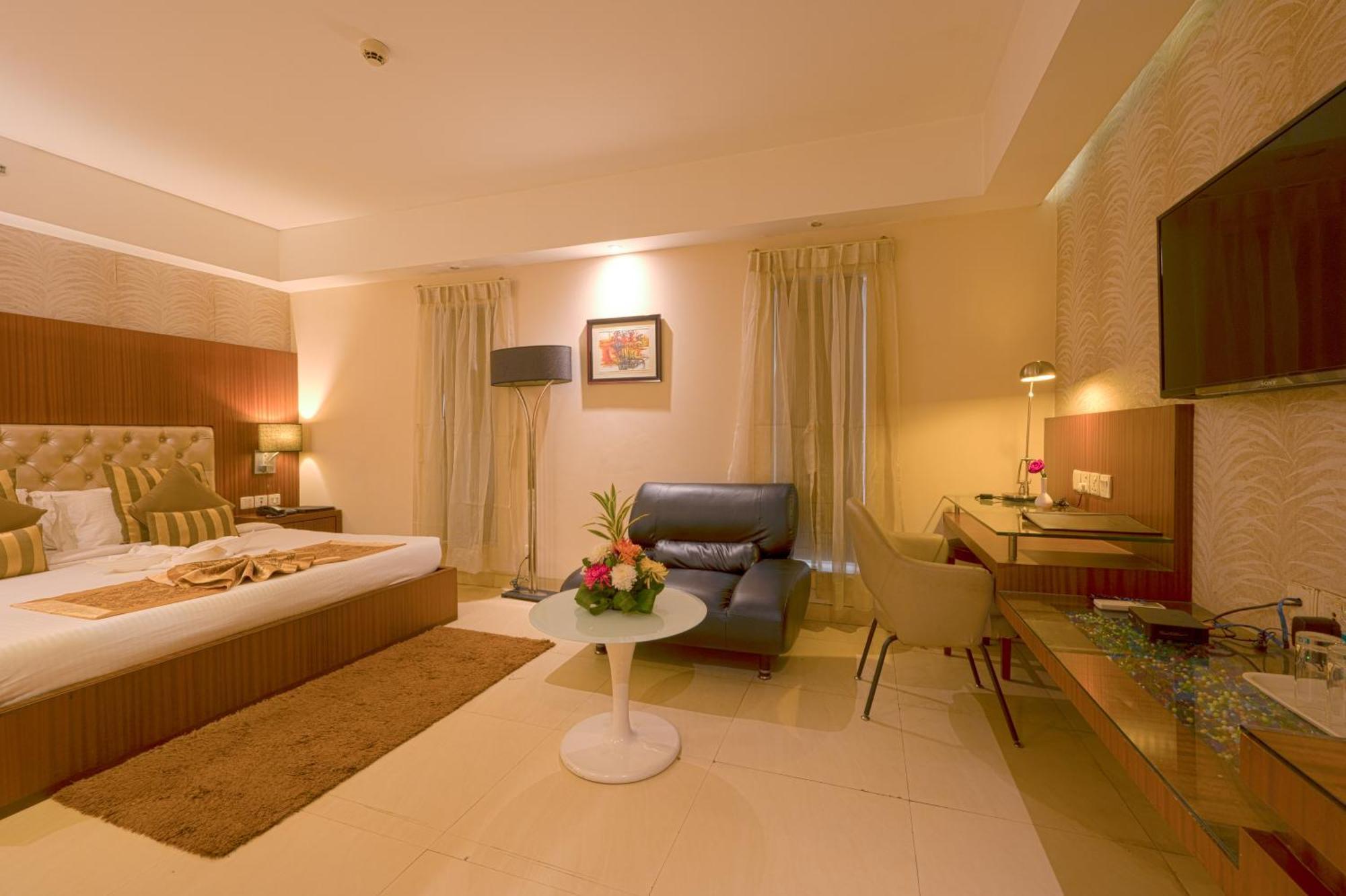 Hotel Celesta - Kalkuta Zewnętrze zdjęcie
