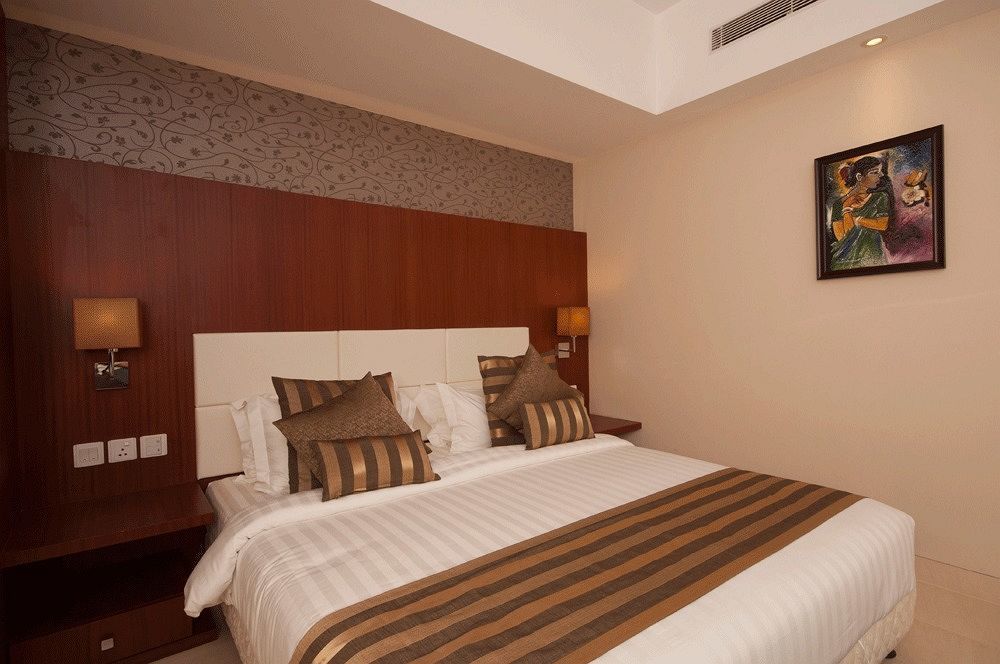 Hotel Celesta - Kalkuta Zewnętrze zdjęcie