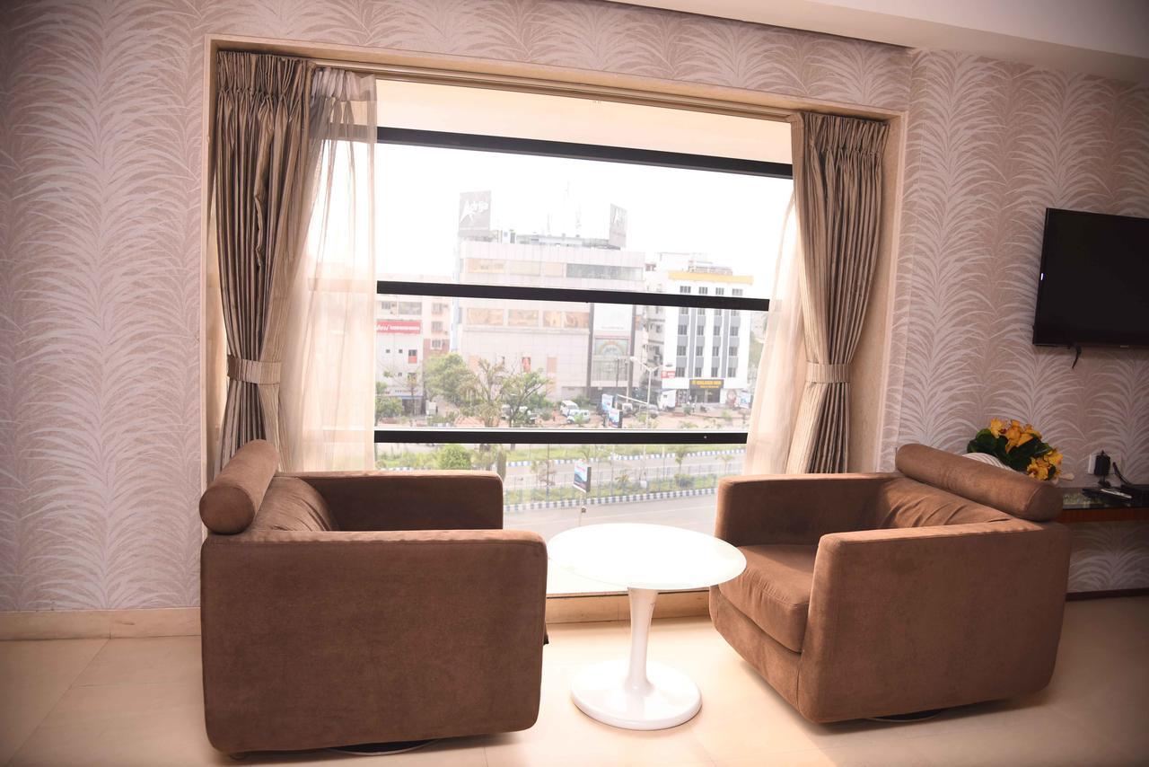 Hotel Celesta - Kalkuta Zewnętrze zdjęcie