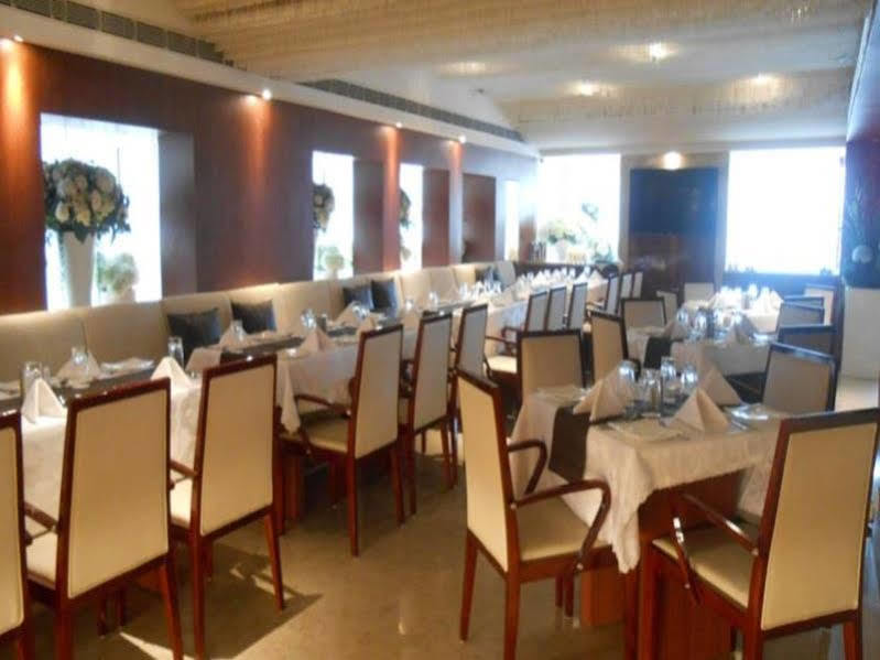 Hotel Celesta - Kalkuta Zewnętrze zdjęcie