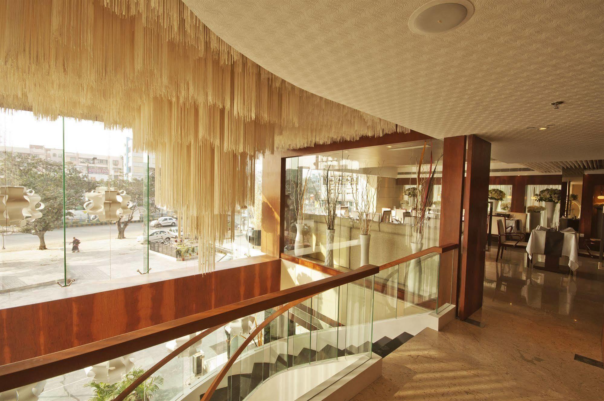 Hotel Celesta - Kalkuta Zewnętrze zdjęcie