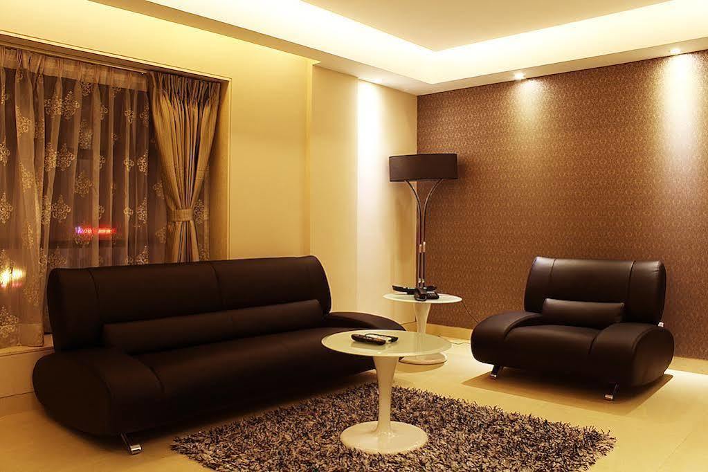 Hotel Celesta - Kalkuta Zewnętrze zdjęcie